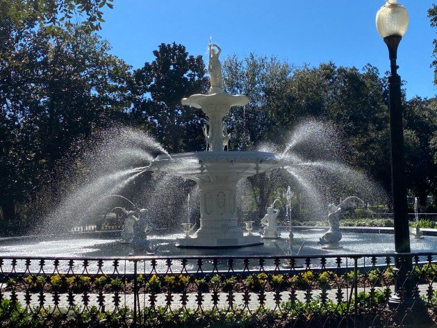 A fountain with water spraying out of it

Description automatically generated