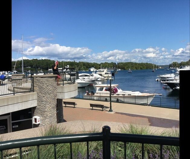 A boat dock with boats on the water

Description automatically generated