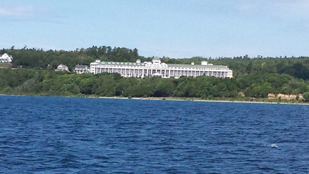 A large building in the distance

Description automatically generated