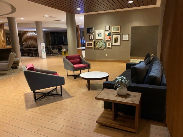 A room with couches and tables
Description automatically generated