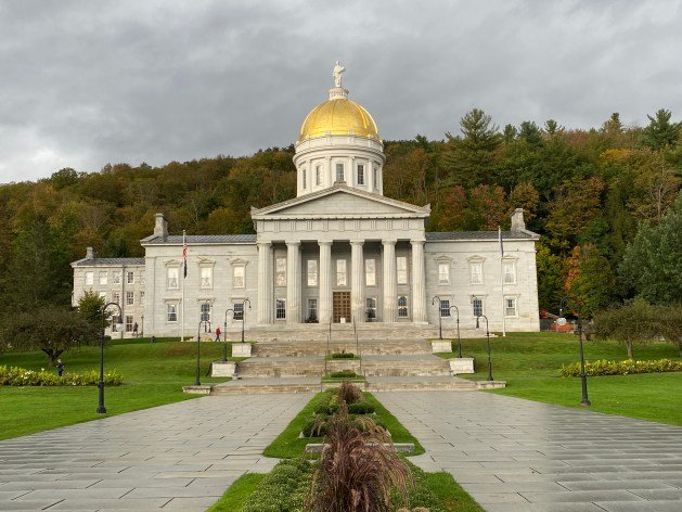 Vermont State House with a gold dome on top
Description automatically generated