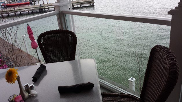 A table with a napkin on it

Description automatically generated